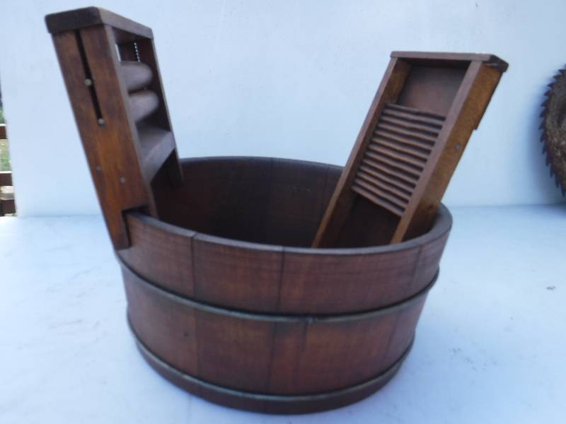 lot 6781 image: Salesman sample sized wash tub, ringer and washboard