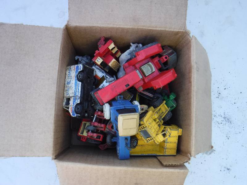 lot 6804 image: Box of cars, tractors, trucks and a cow