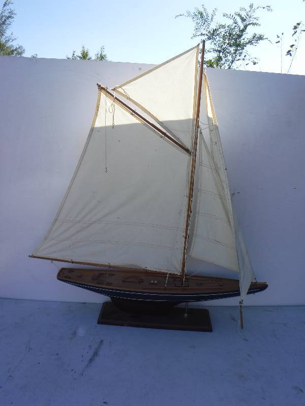 lot 6807 image: Wood model sail boat