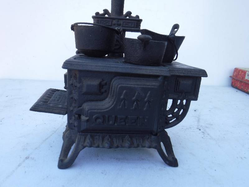lot 6817 image: Salesman sample size cast iron cook stove with pans