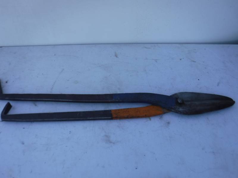 lot 6824 image: Very Large FLUOR Sheet Metal Cutter