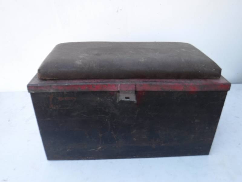 lot 6833 image: Vintage metal tool box with padded seat top