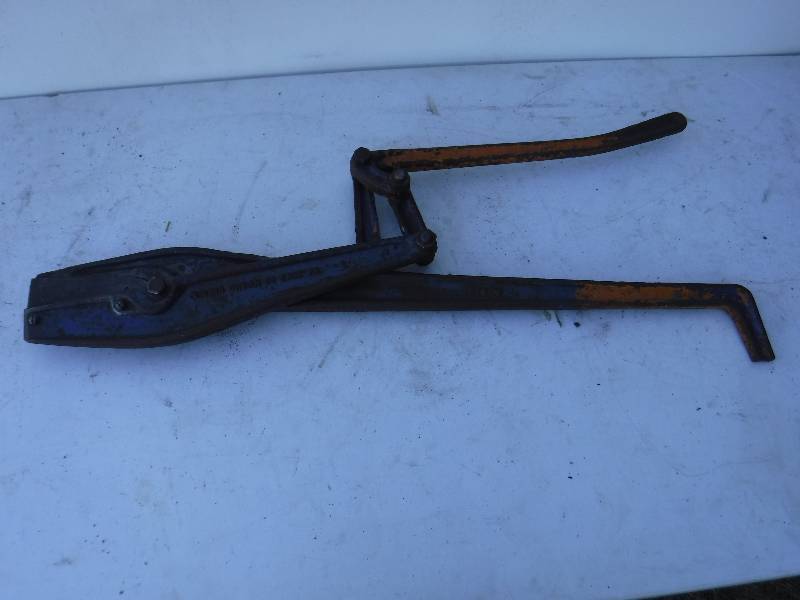 lot 6843 image: Large sheet metal cutters