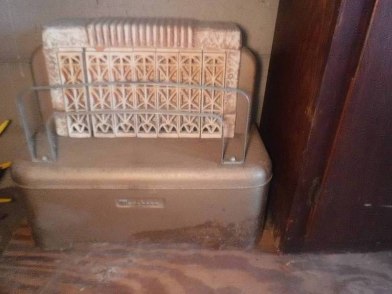Vintage Dearborn natural gas heater- untested | Pomona KS ☆Horse Trailer  ☆Antiquities☆ Collectibles☆Wide Variety Of Items☆ BIDS START AT $1 3 Day  Pickup | Equip-Bid