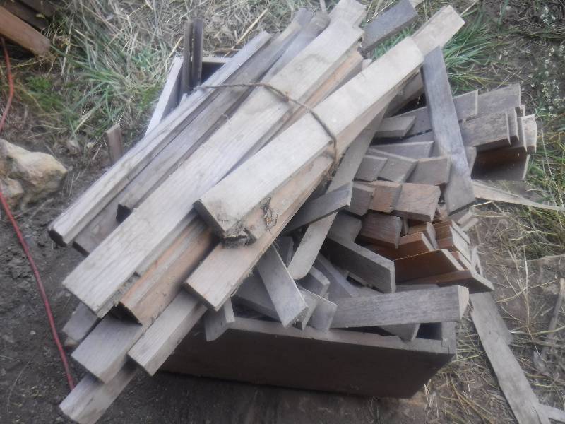 lot 2862 image: Various length of scrap wood