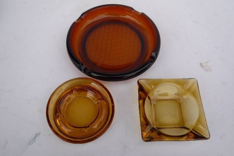 lot 7504 image: Glass ashtray lot