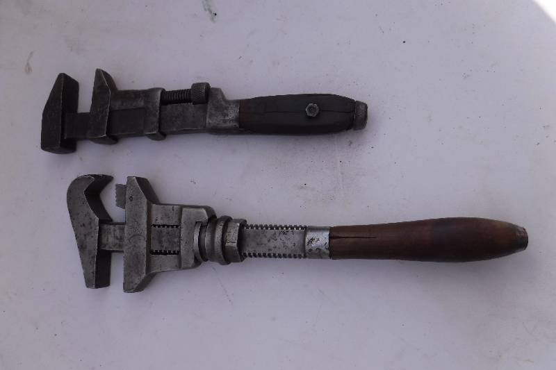 lot 7508 image: pair of vise wrenches