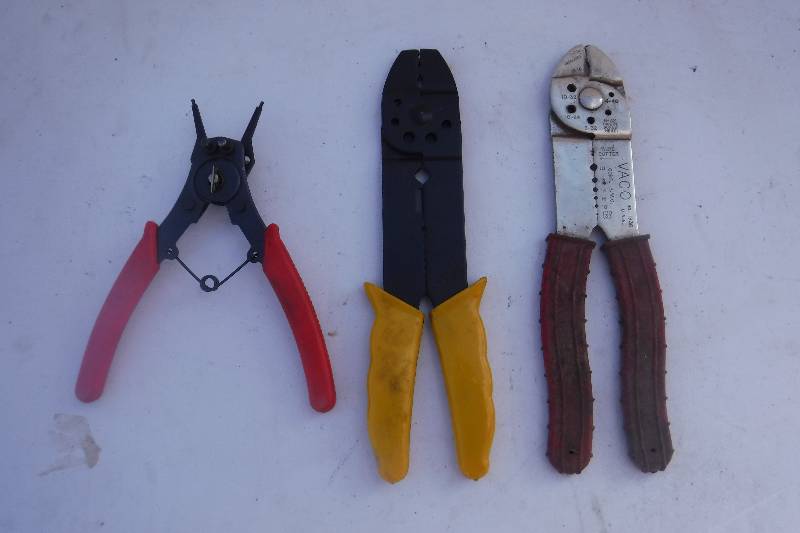 lot 7518 image: Lot of wire cutters