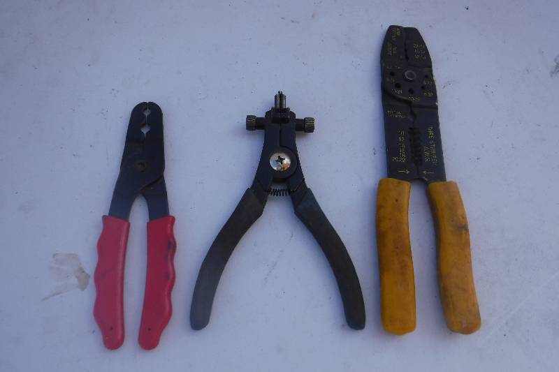 lot 7519 image: Lot of wire cutters