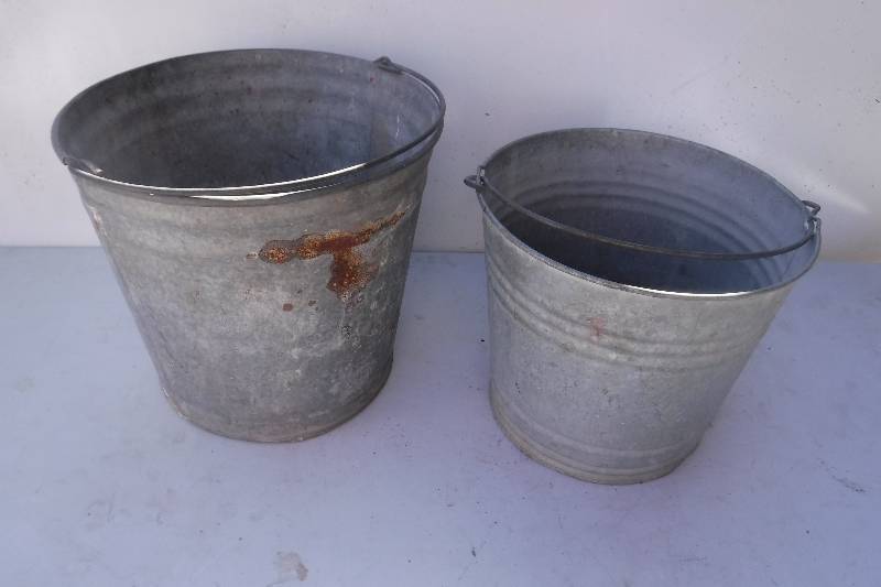 lot 7528 image: pair of galvanized buckets