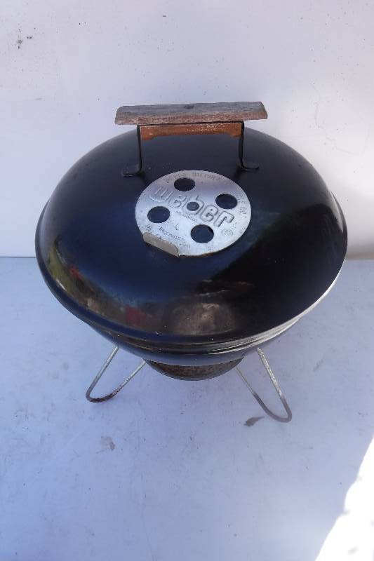 lot 7540 image: Lil Weber table top grill