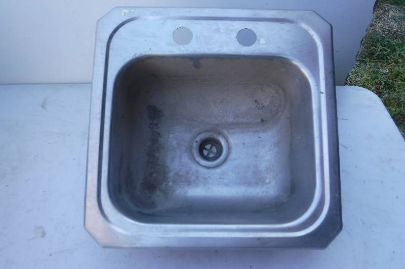 lot 7543 image: Kitchen sink