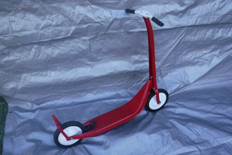 lot 7545 image: Child scooter