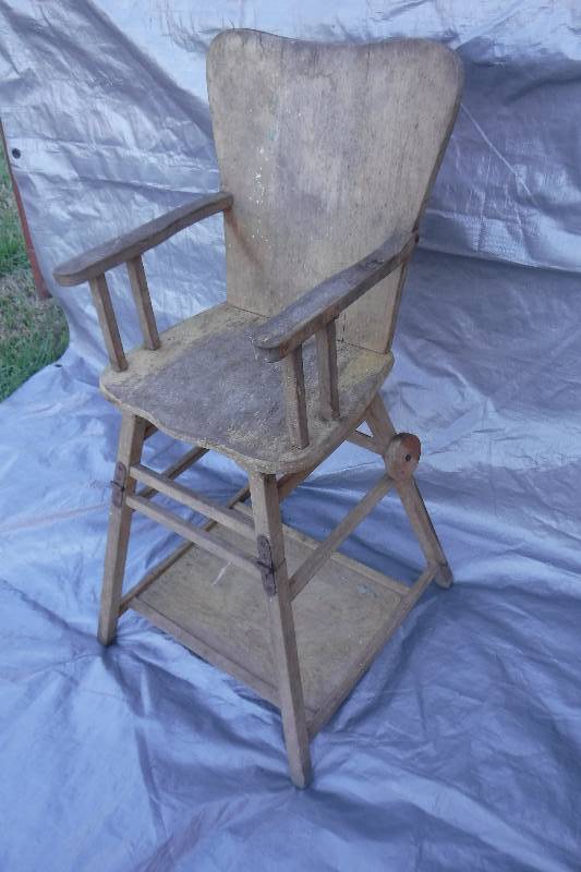 lot 7564 image: 2 in 1 Rustic vintage Highchair ot table