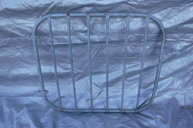 lot 7568 image: Painted metal gate