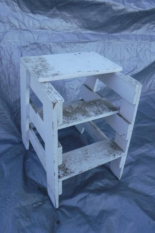 lot 7575 image: Wood plant stand