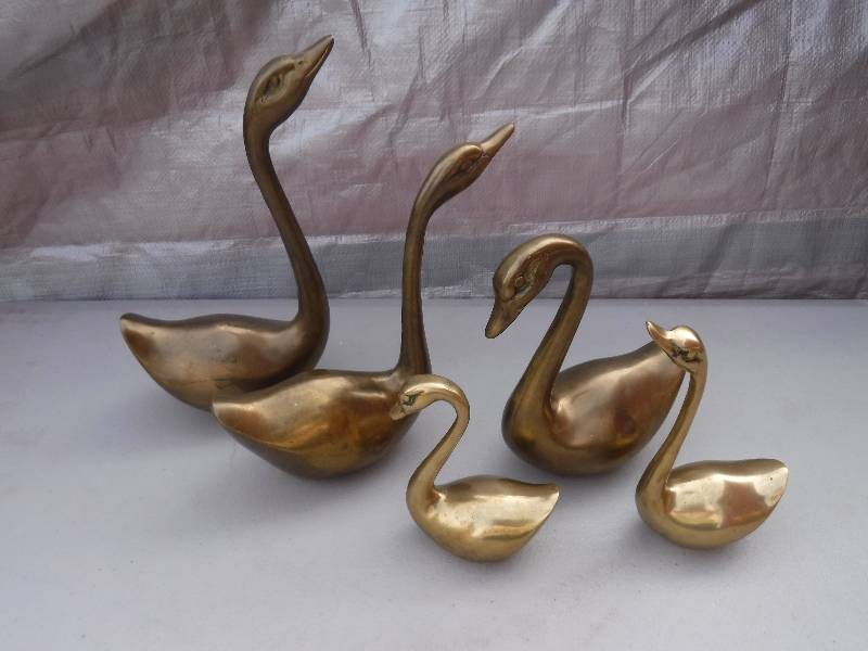 lot 7587 image: Brass swan family