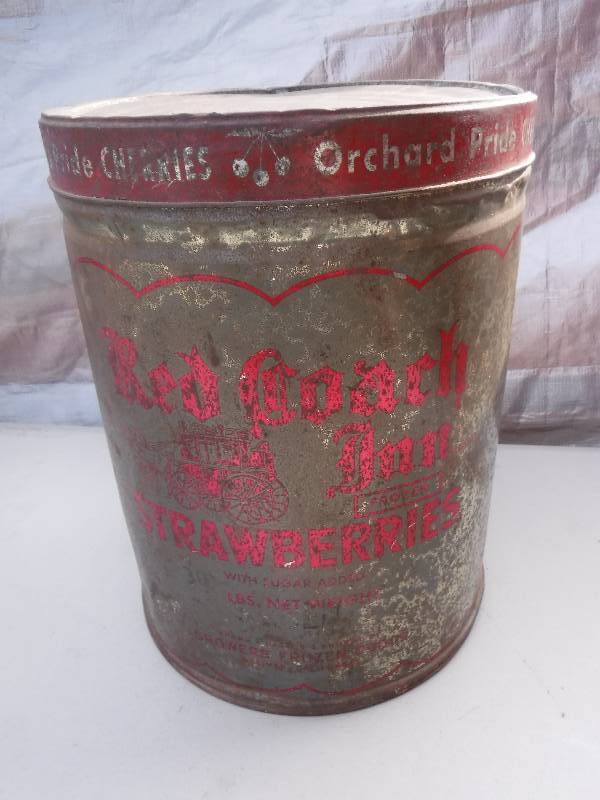 lot 7593 image: Vintage Red coach inn strawberry tin with an orchard pride cherries tin lid