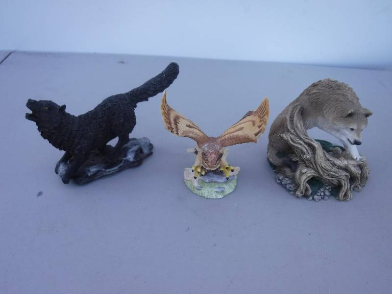 lot 7595 image: Royal heritage porcelain owl, living stone co wolf sneak attack figure and an extra black wolf