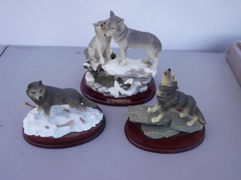lot 7596 image: Rubys collection made in china wolf figurines