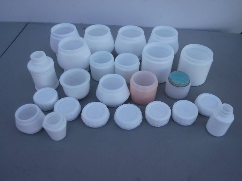 lot 7600 image: Lot of milk glass jars- one is pink milk glass