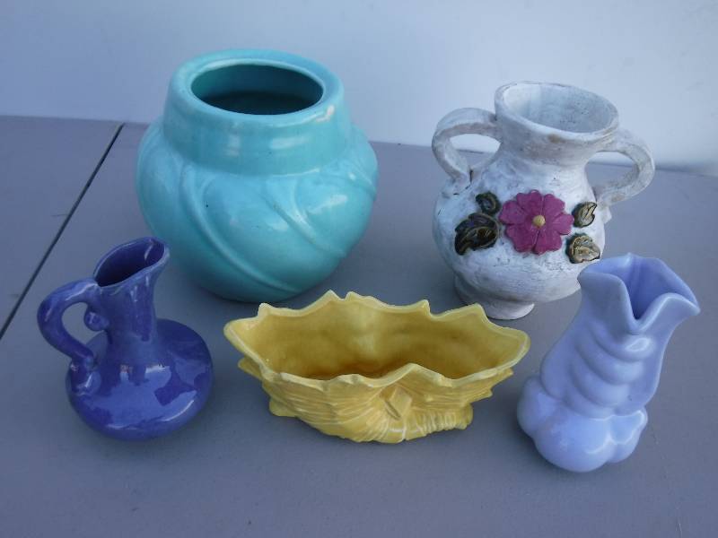 lot 7601 image: Mixed lot of planters and vases- one marked 64 on the bottom