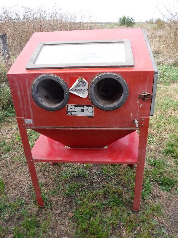 lot 4971 image: CLARKE SB9007 Sand Blast Cabinet