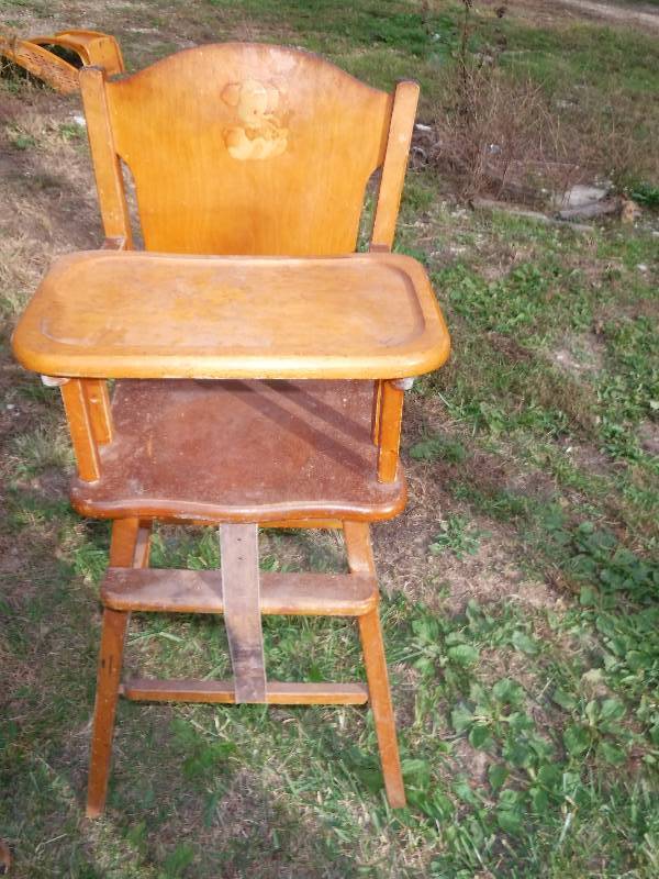 lot 4976 image: Vintage wooden highchair