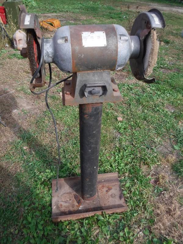 lot 4977 image: Heavy duty grinder on stand