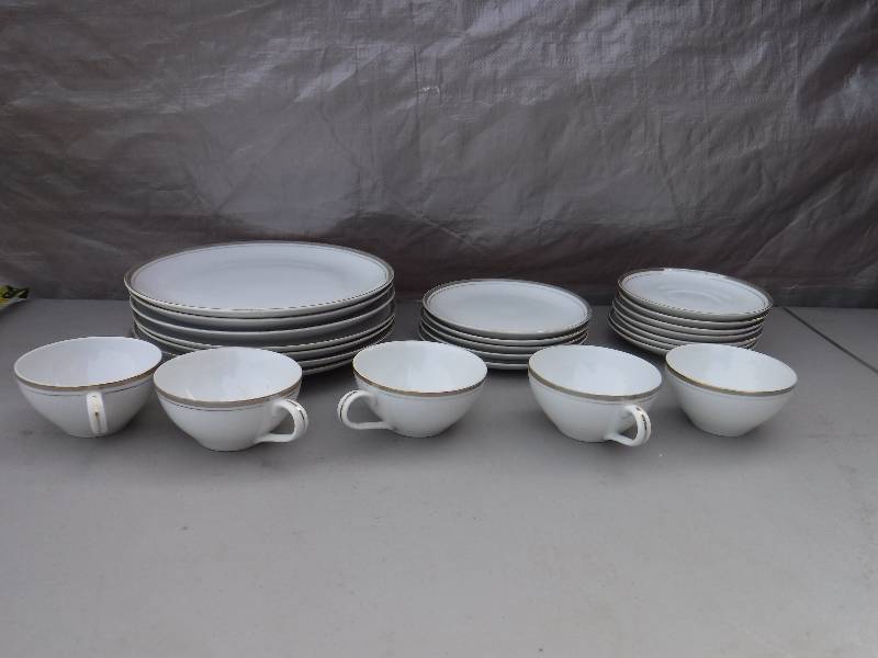 lot 6870 image: royalton china co dishes
