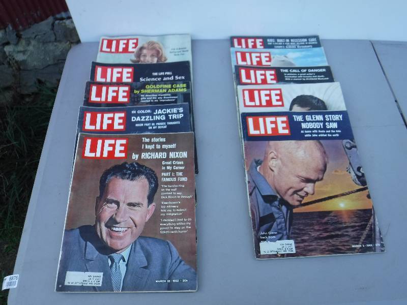 lot 6876 image: Vintage life magazines