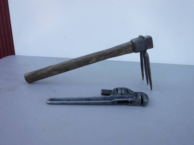 lot 6879 image: 1910 pipe wrench with pick