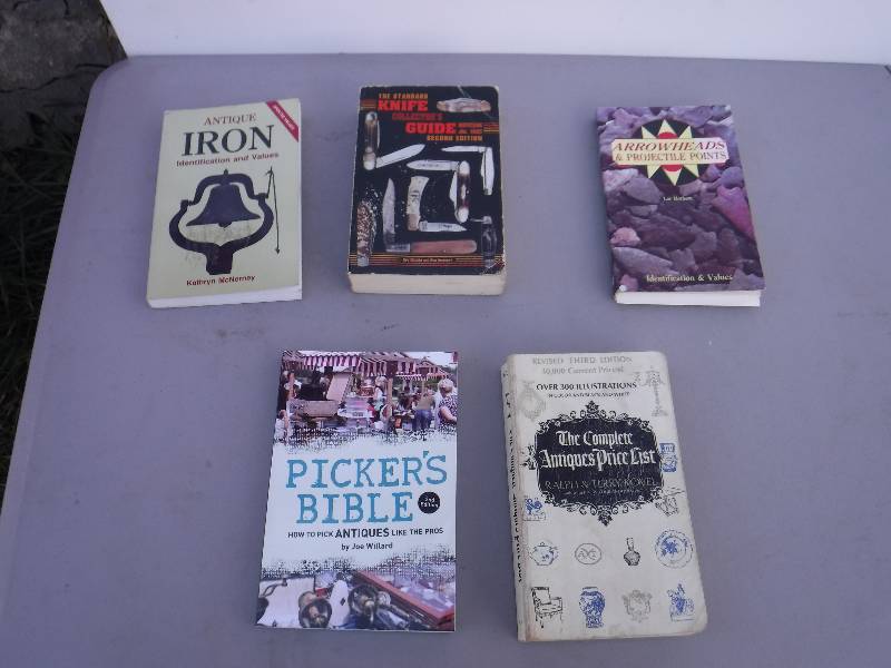 lot 6882 image: Pickers Bible book and more