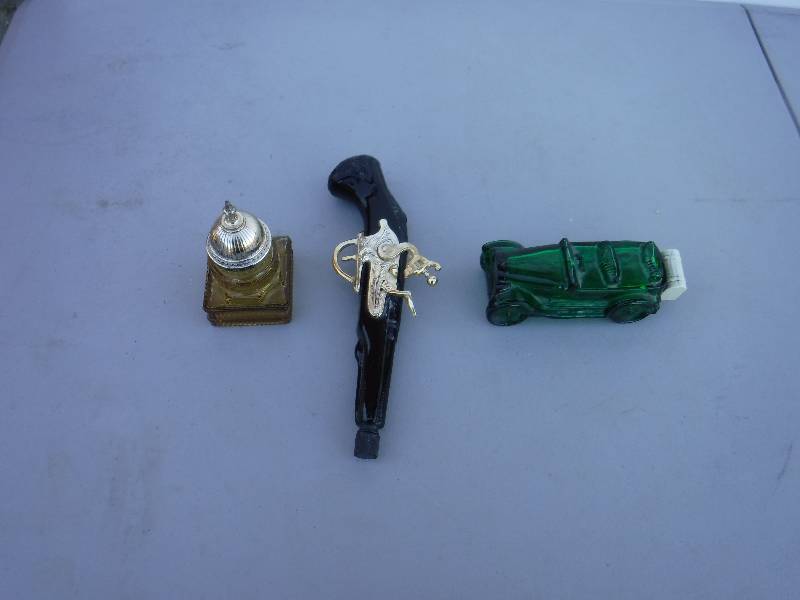 lot 6889 image: avon aftershave bottles collectible