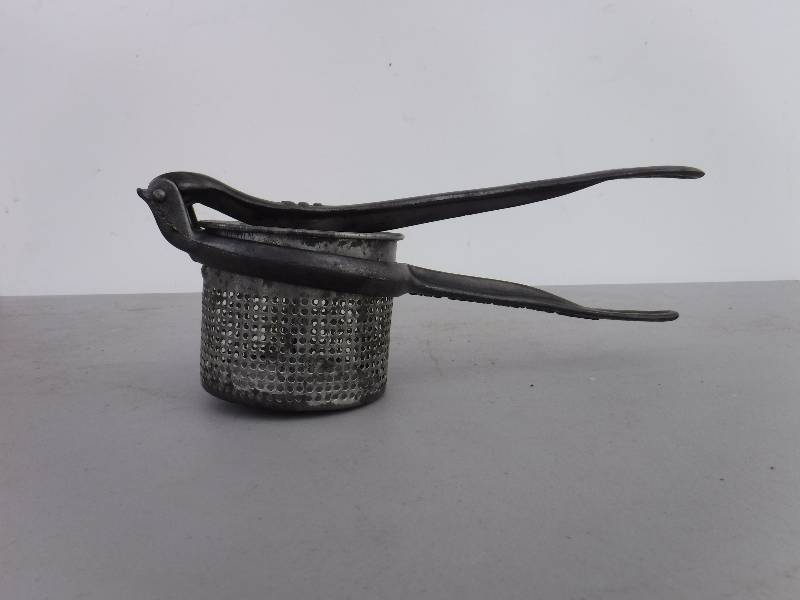 lot 6903 image: antique king seamless cup press