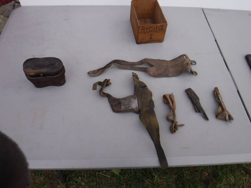 lot 6907 image: corn shuckers and vintage binoculars