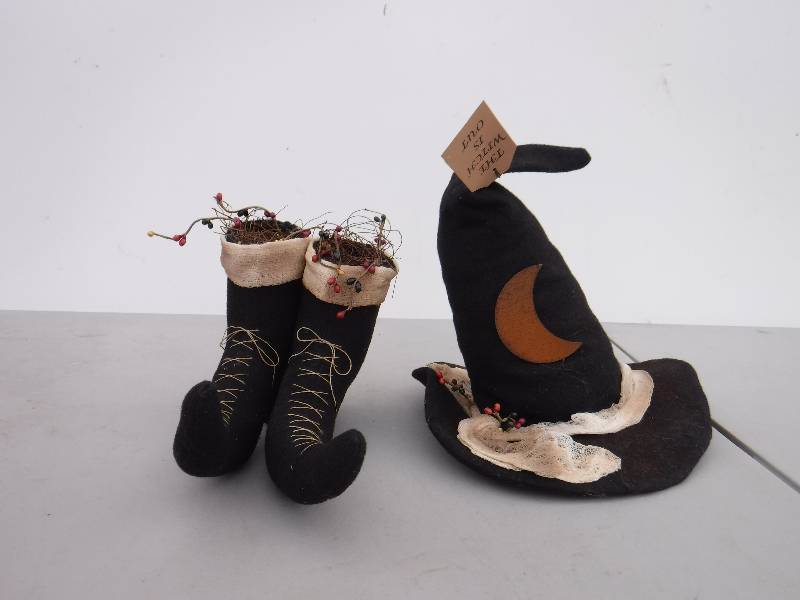 lot 6913 image: halloween decorations
