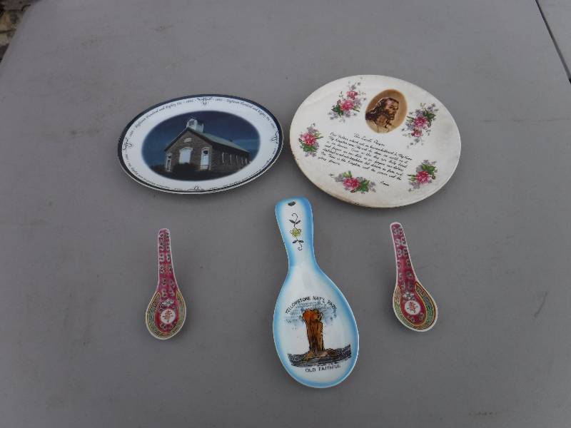 lot 6915 image: religious decor