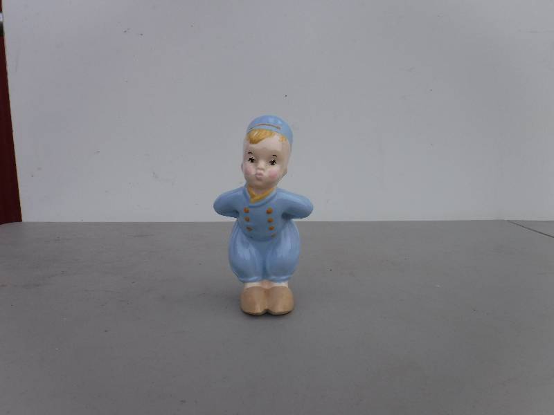 lot 6917 image: 1971 happy mothers day figurine