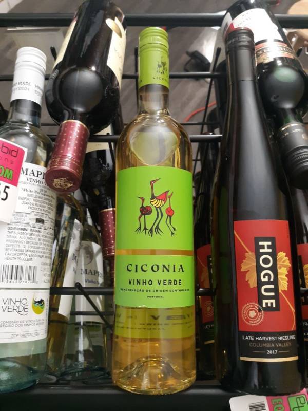 lot 9465 image: (6) Ciconia Vinho Verde White Wine