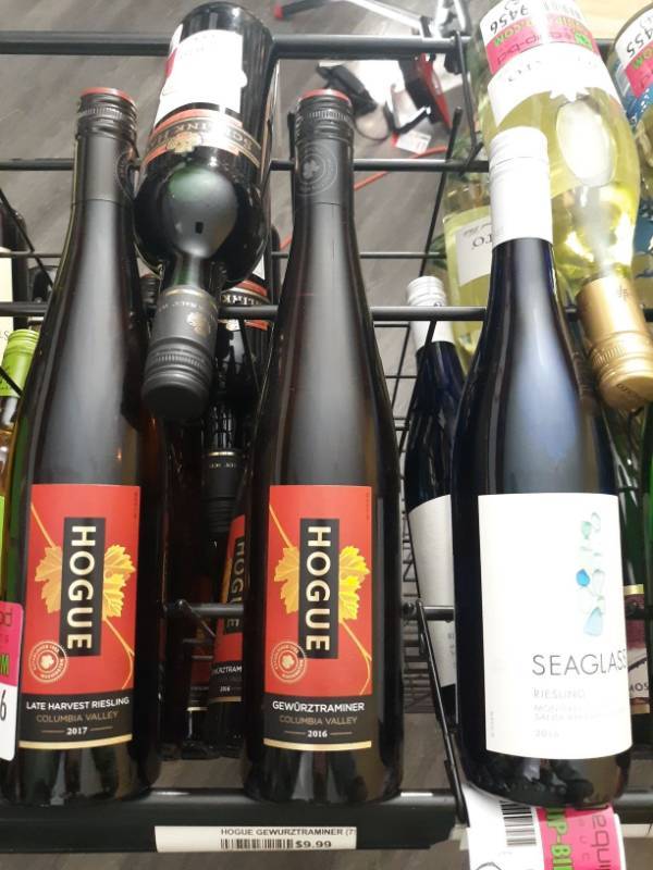 lot 9468 image: (7) Hogue Cellars - Gewurztraminer 25.40 fl oz