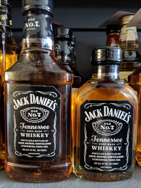 lot 9864 image: (4) Jack Daniels Whiskey(3) 200mL 40Perc Alc By Vol, (1) 100ml 50Perc Alc By Vol