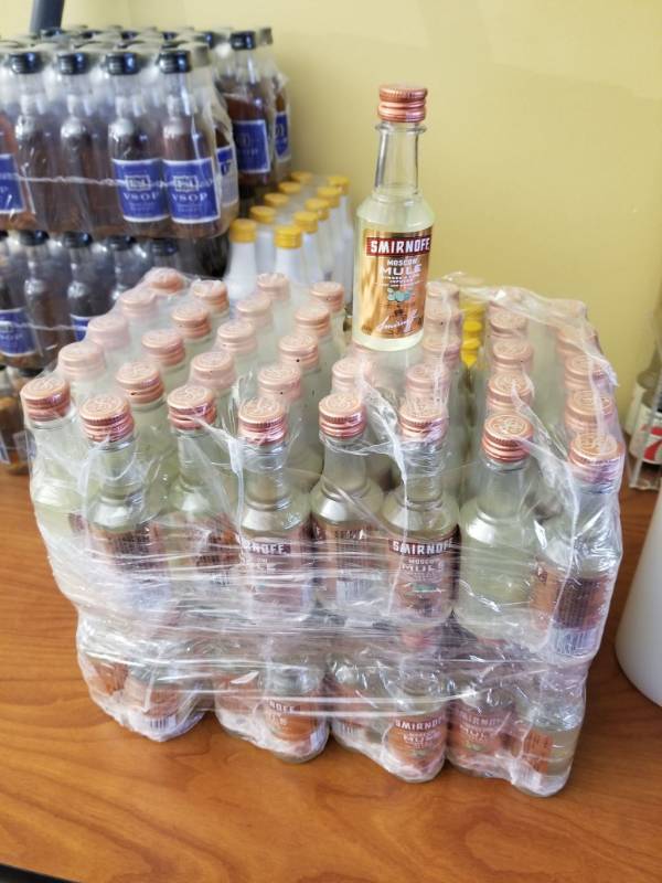 lot 15004 image: (6) Packs Of Mini Smirnoff Mule