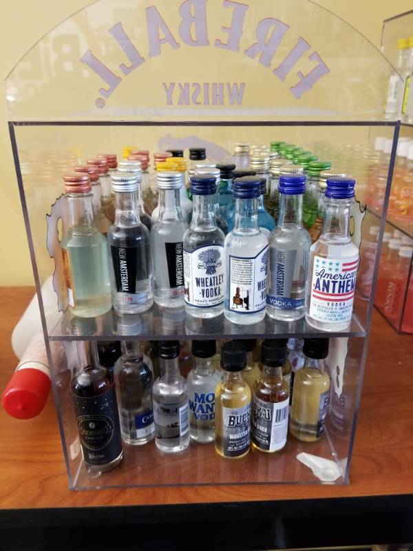 lot 15001 image: Variety Of Mini Bottles