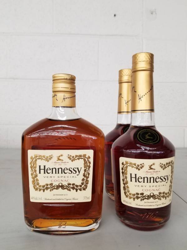 lot 9918 image: (3) Hennessy 375ML