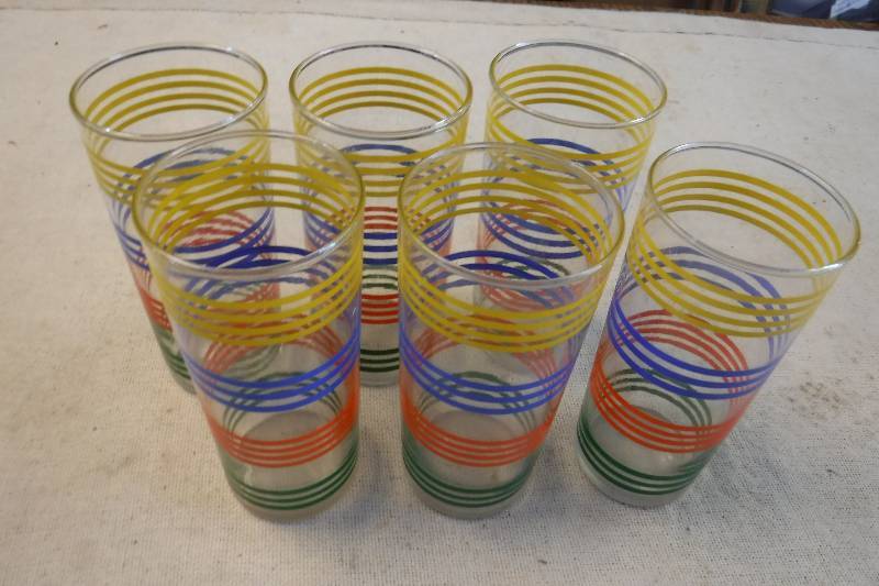 lot 12258 image: Retro colored drinking glasses
