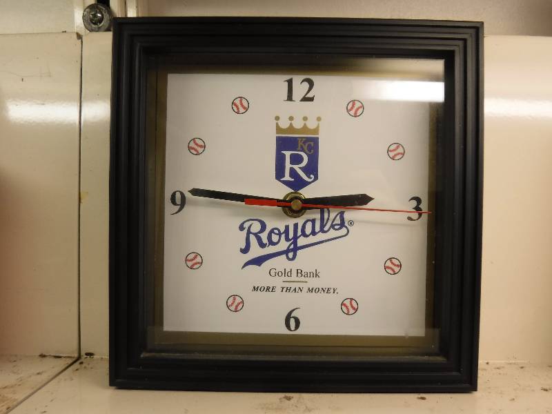 lot 10069 image: KC Royals wall clock- works