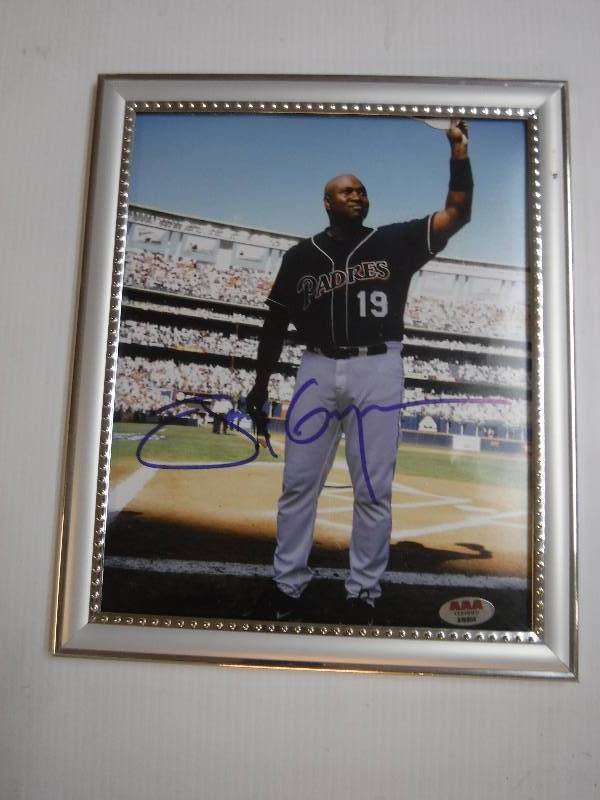 lot 10074 image: Certified Autographed Padres Tony Gwynn picture