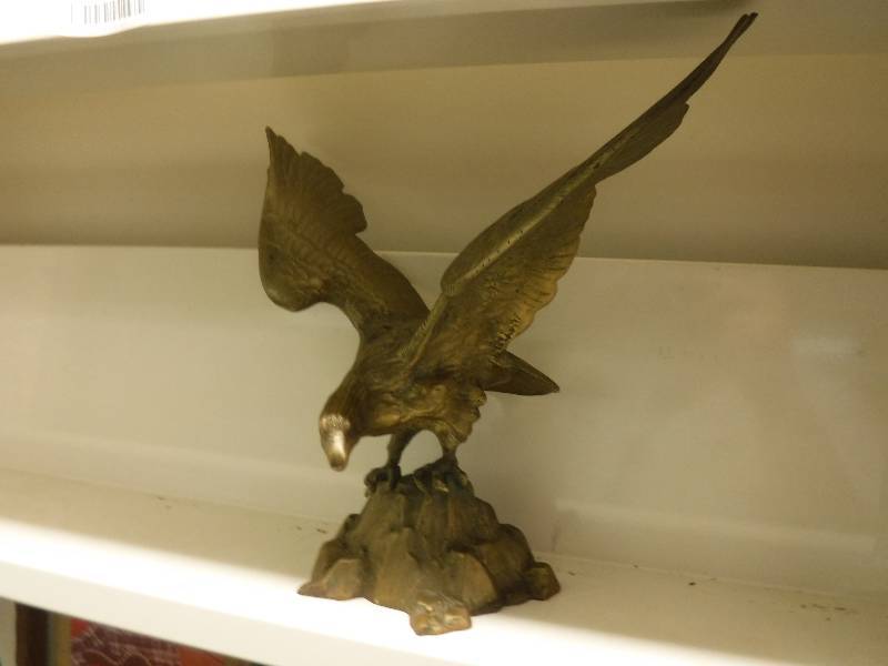 lot 10079 image: Brass eagle paper weight home decor item