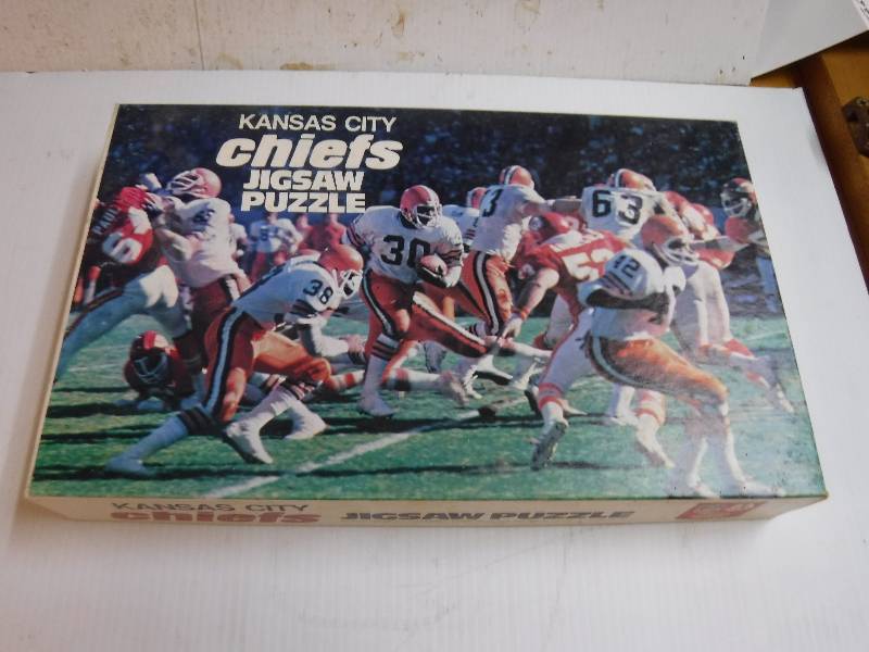 lot 10091 image: Vintage Kansas City Chiefs puzzle